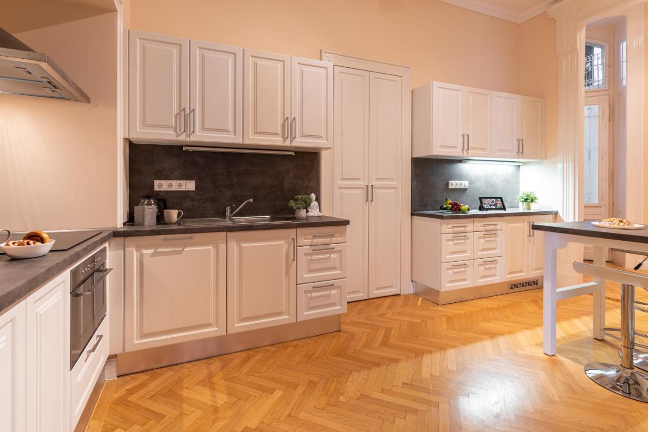 Matilda Luxury Suite Apartment Budapest Bagian luar foto