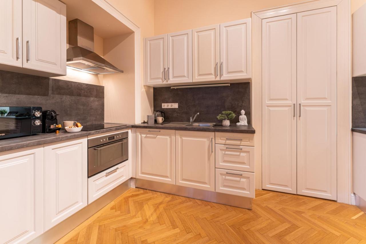 Matilda Luxury Suite Apartment Budapest Bagian luar foto